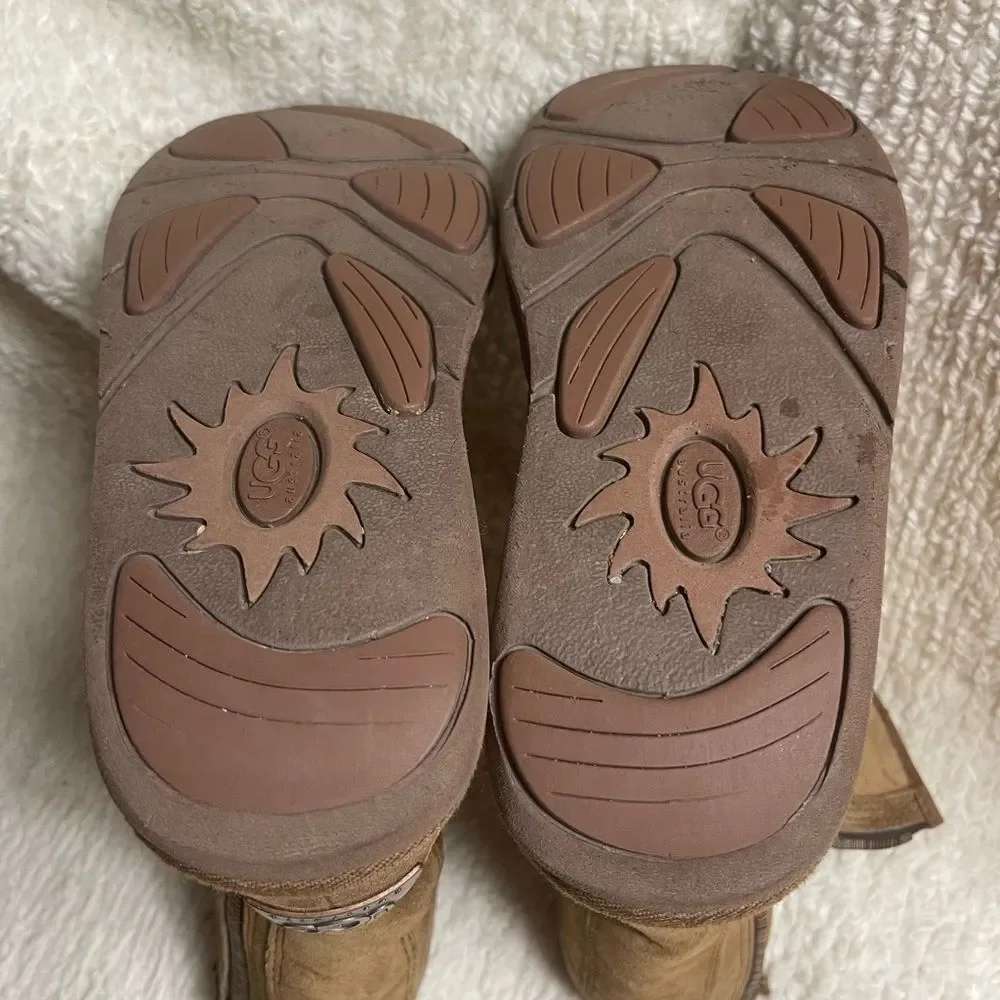 UGG Australia Mayfair Brown Suede Shearling Boots SZ6 side zipper rubber soles.